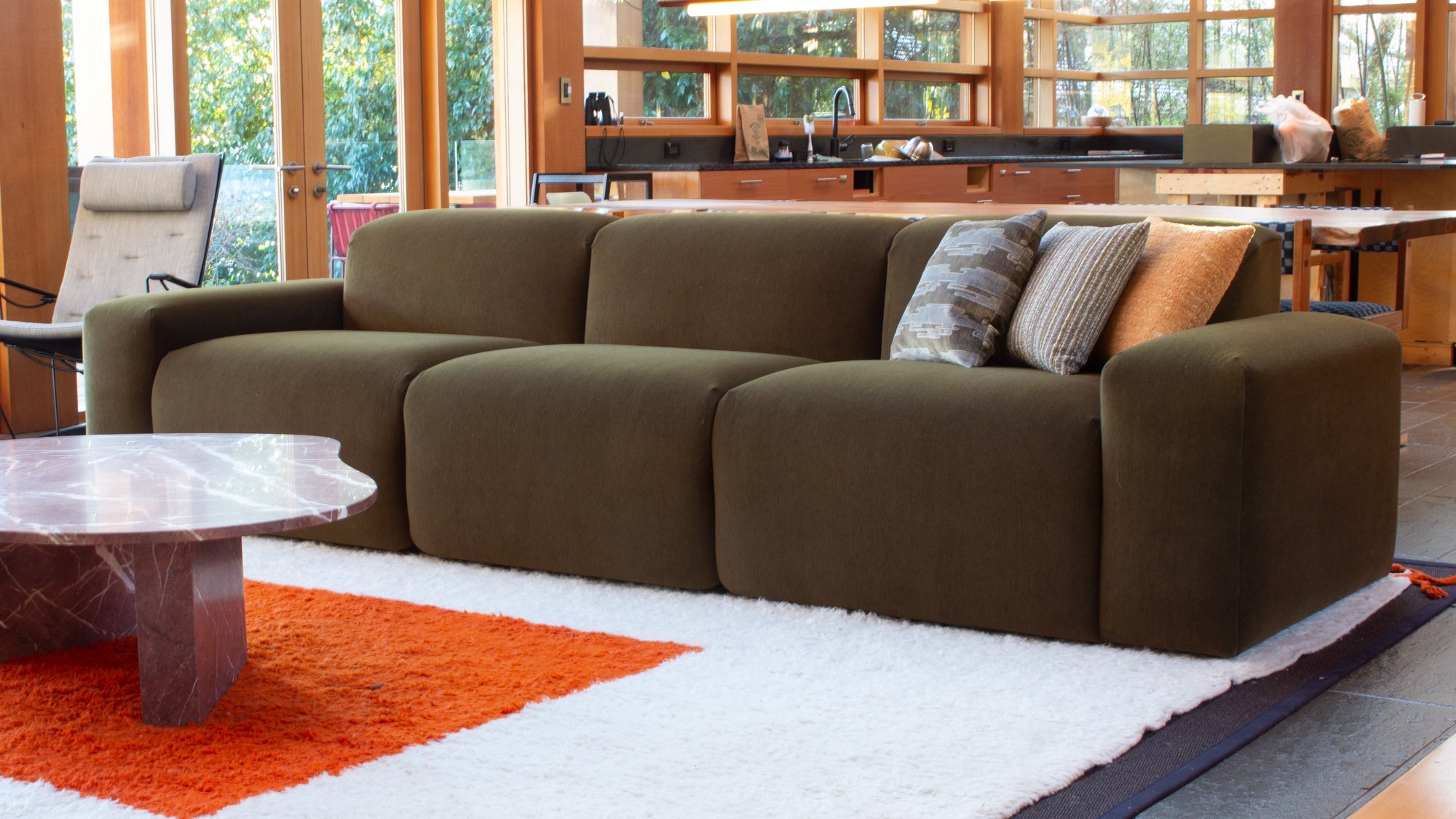 Never described a sofa as effervescent? Well, that’s about to change. Meet the bubbly, bold, and bouncy Jumablow Juicy.